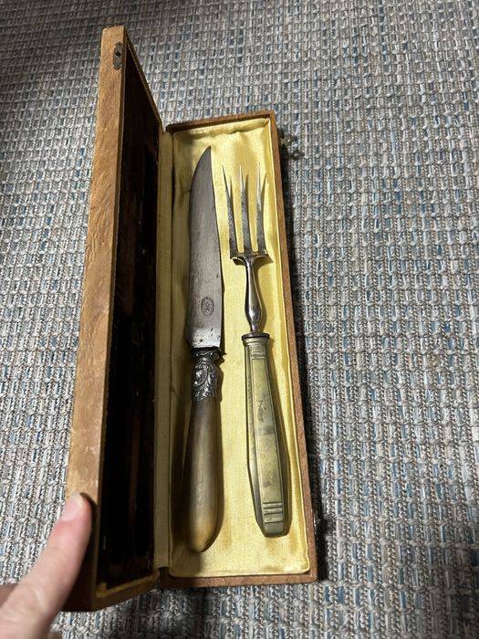 Vând tacâmuri vintage.