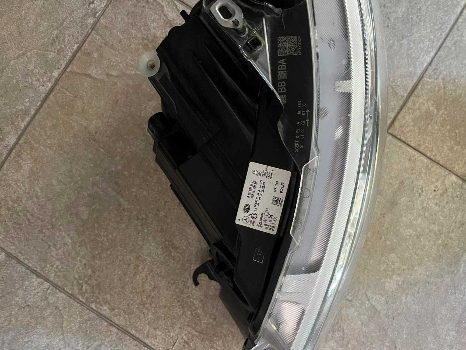 Оригинален LED фар Mercedes V класа