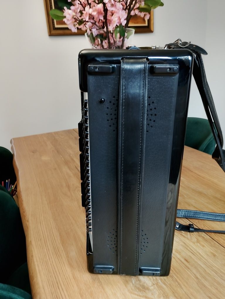 Acordeon Weltmeister Consona (supita) nou !