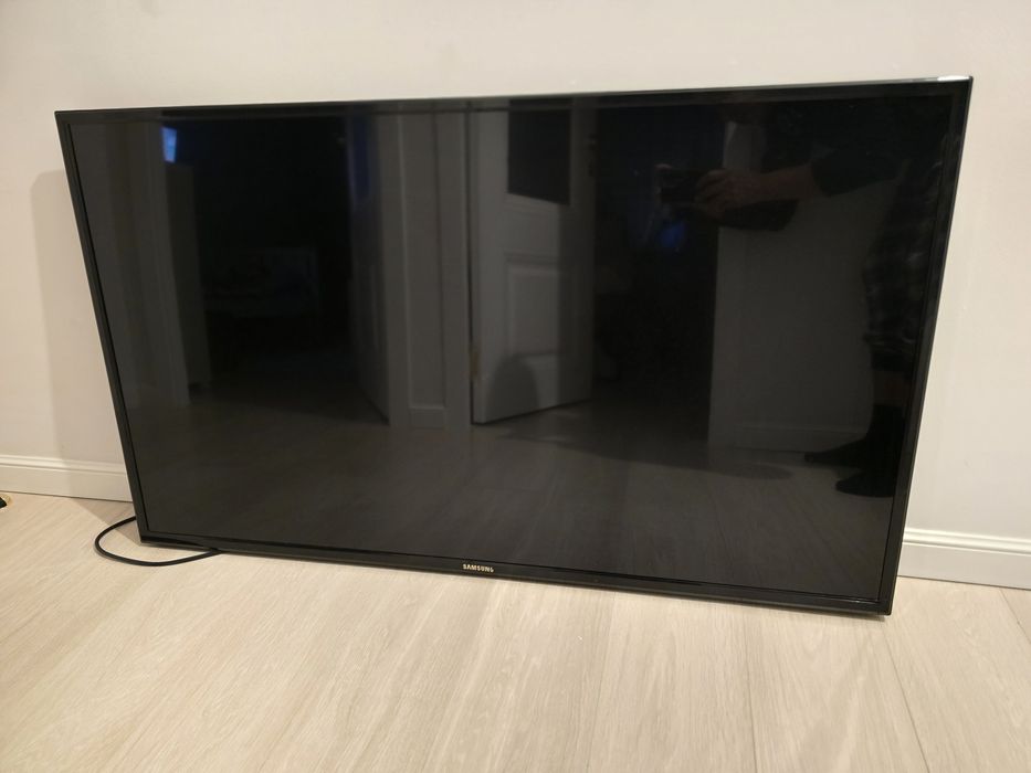 Продам телевизор 55 диагональ