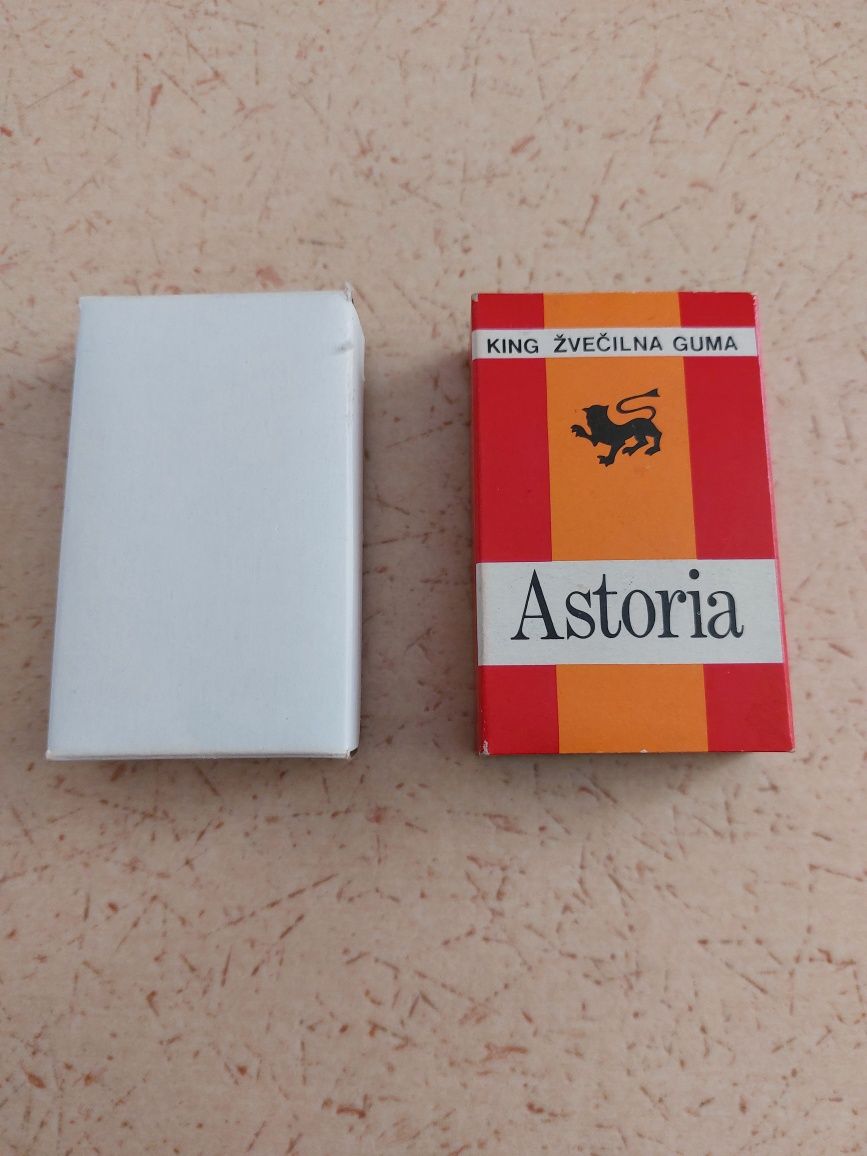 Стара кутийка от дъвки Astoria