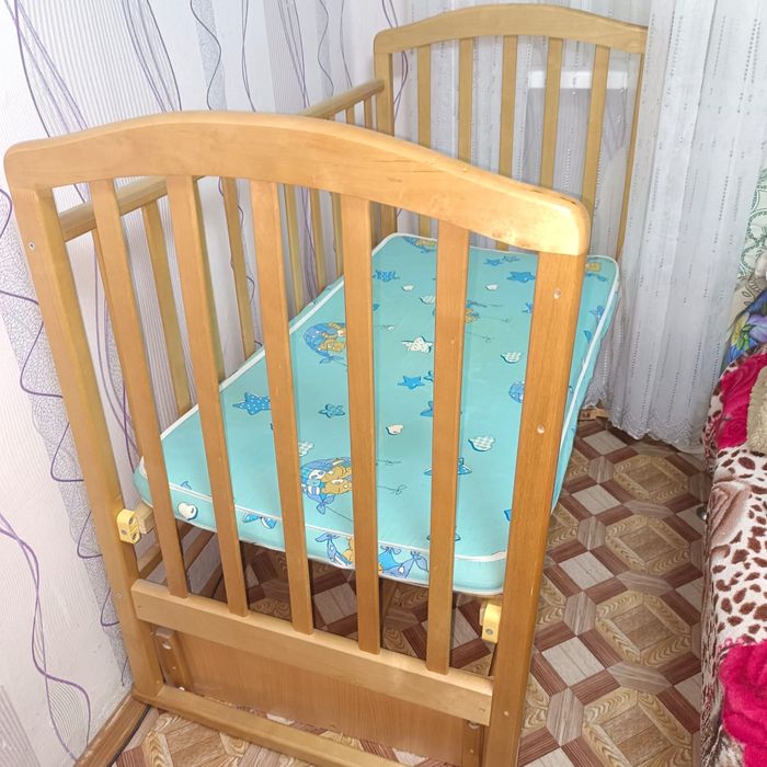 Детская кроватка.