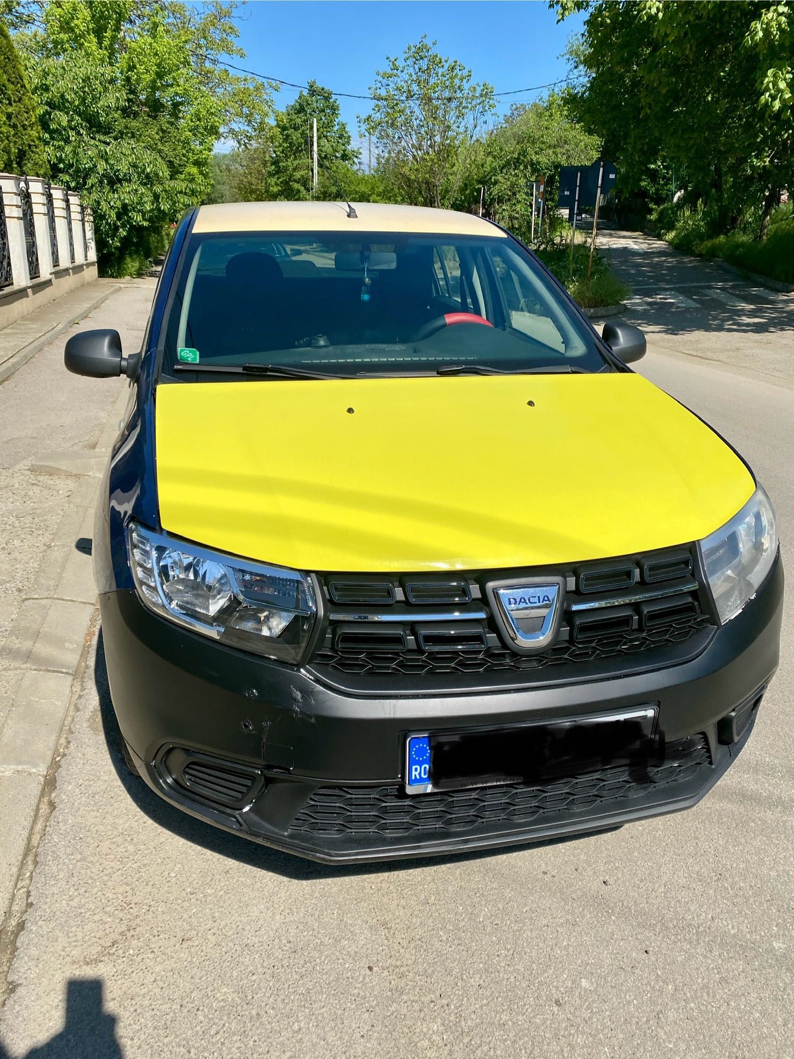 Vând Dacia Logan