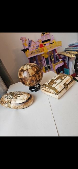 Cutii de bijuterii din os și sfera de os