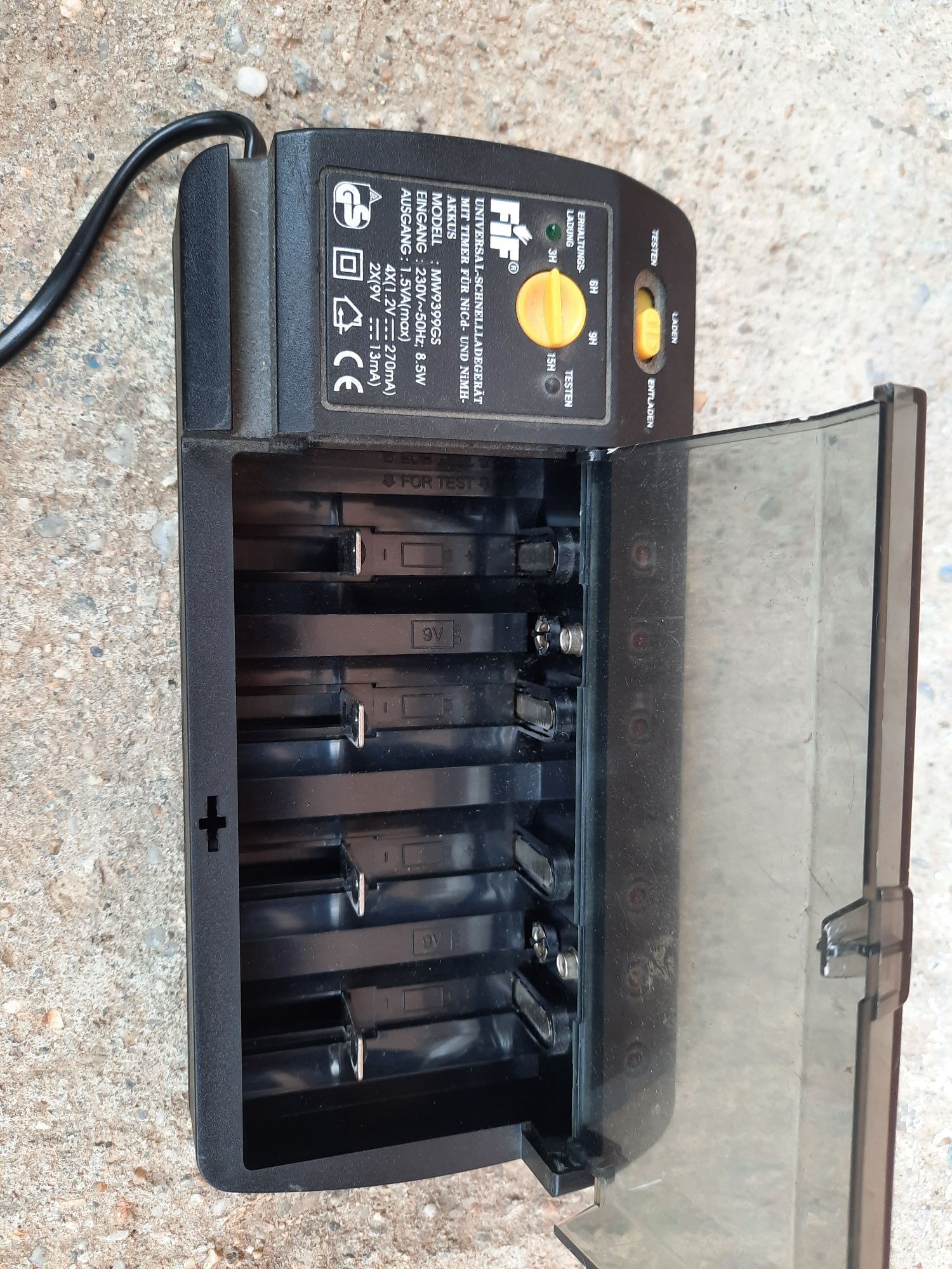 Incarcator baterie universal - model MW3398GS TOP Craft Ni-MH Ni-Cd