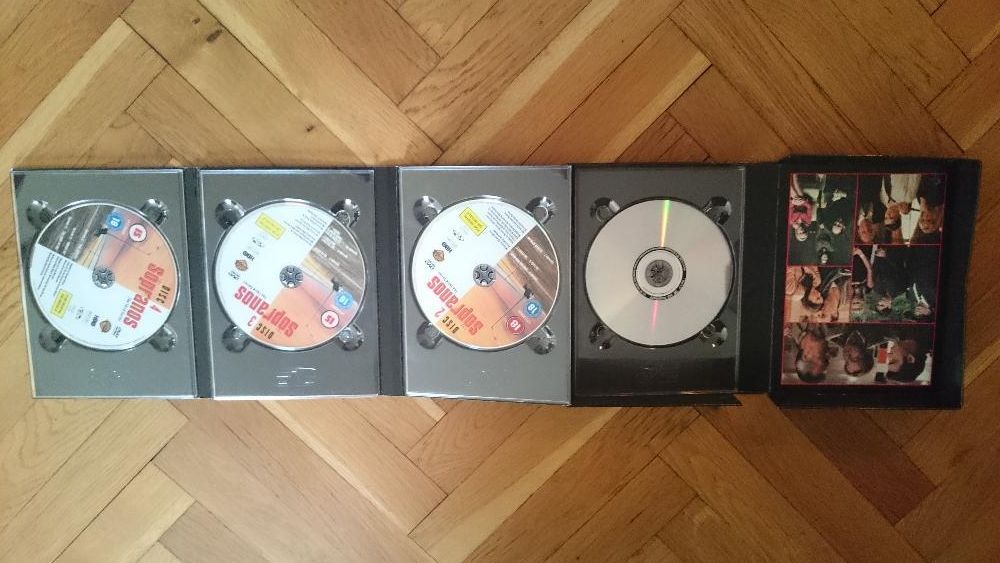 Колекция работещи видеокасети VHS и СD
