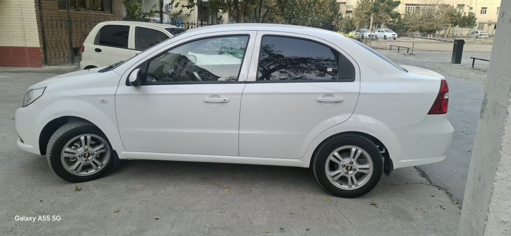 Neksya 3.moshina o'zimniki benzin da yurgani 91000km .yili 2021