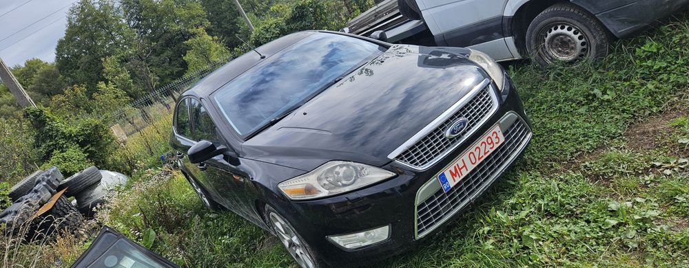 Vând Ford mondeo