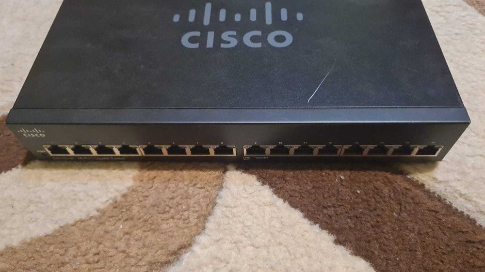 Switch Cisco Gigabit 16 porturi