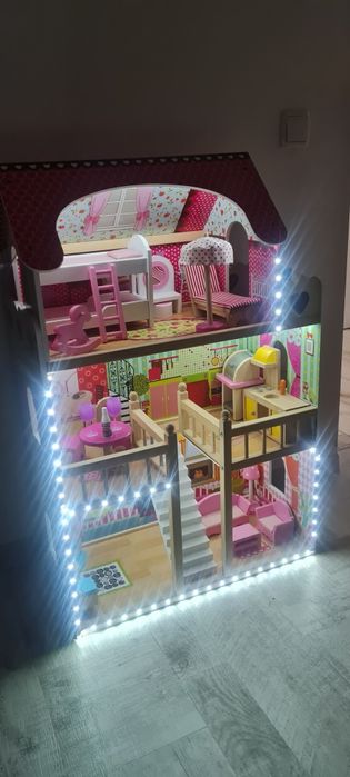 Casă de papuși din lemn cu led 90×60×30 cm