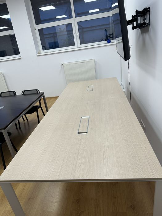 Se vinde birou pentru sedinte