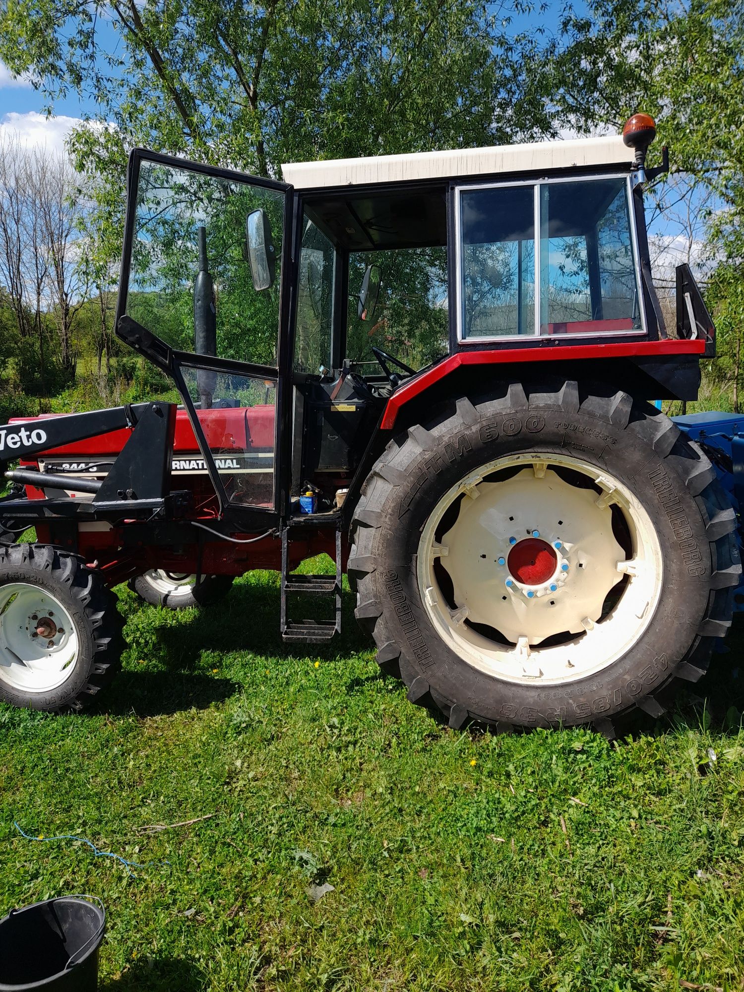 Vând tractor internațional