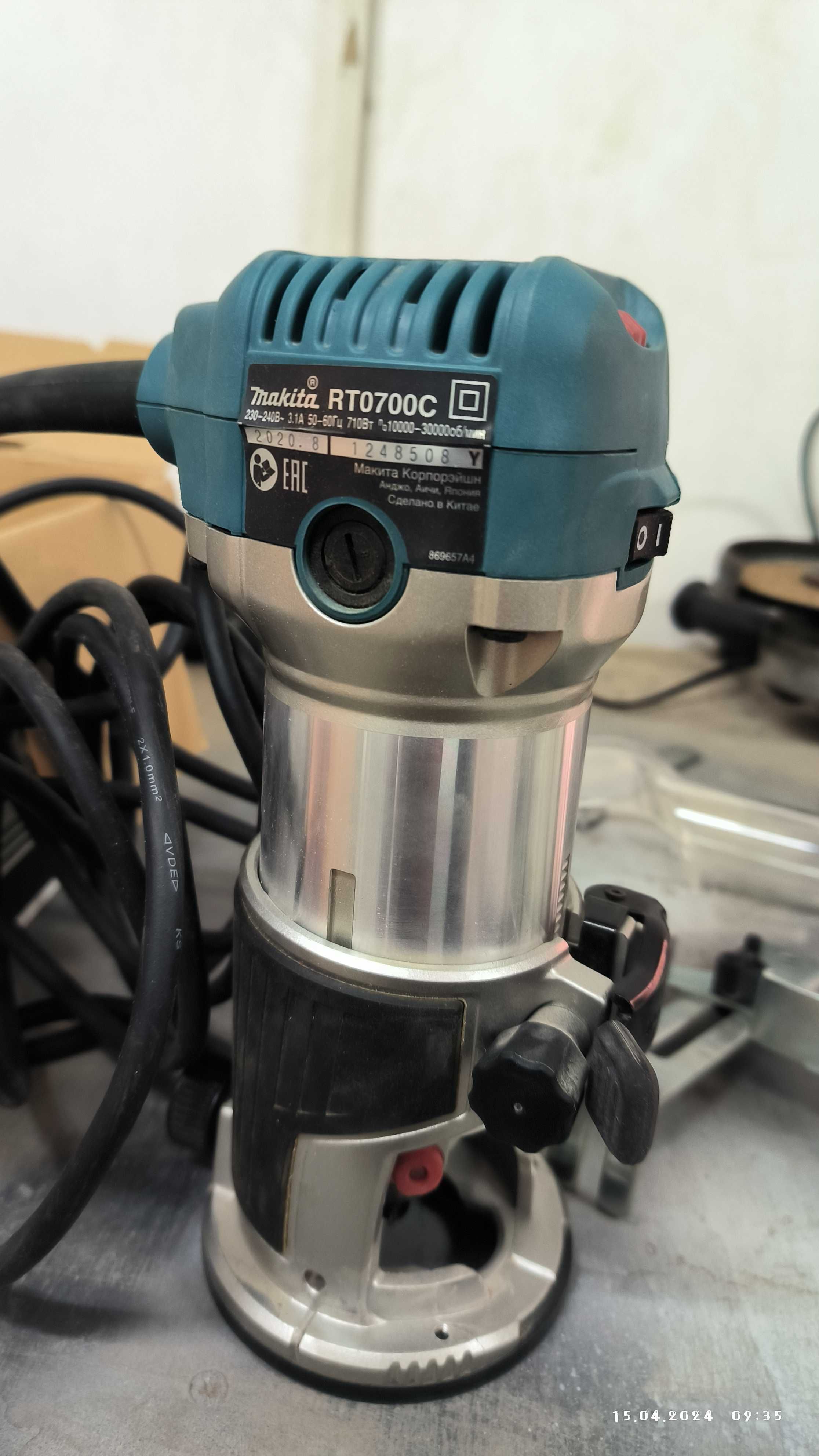 Кромочный фрезер MAKITA RT0700C