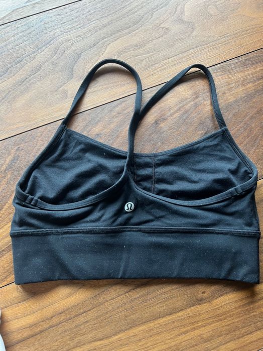 Lululemon бюстиета в размер 4 ( между S и M)