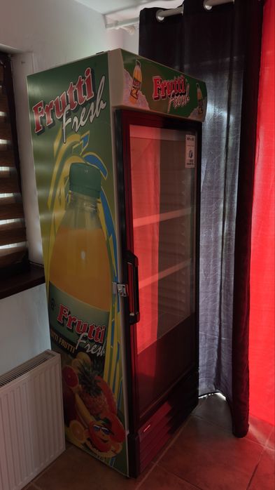 Inchiriez vitrina frigorifica