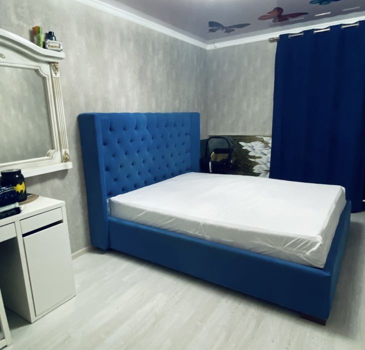 Двуспальная кровать с матрасом от икеа