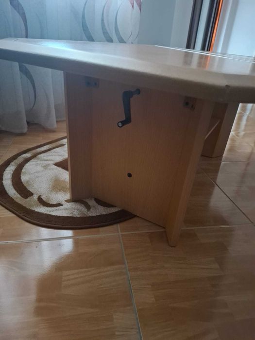 vand masuta salon adusa din Germania în stare buna