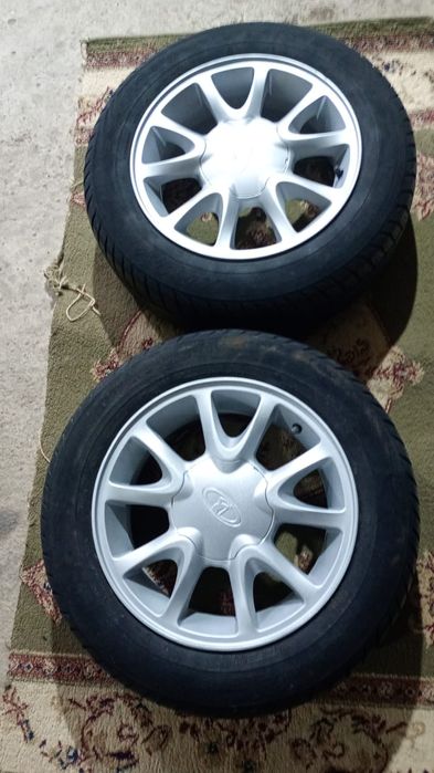 Продам 2 шины с дисками