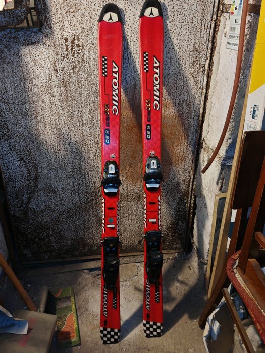 De vanzare 2 perechi schiuri 120/130 cm