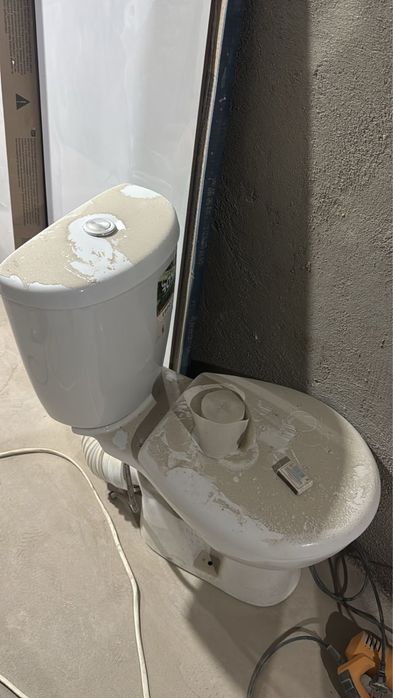 Туалет в полном комлекте без царапин