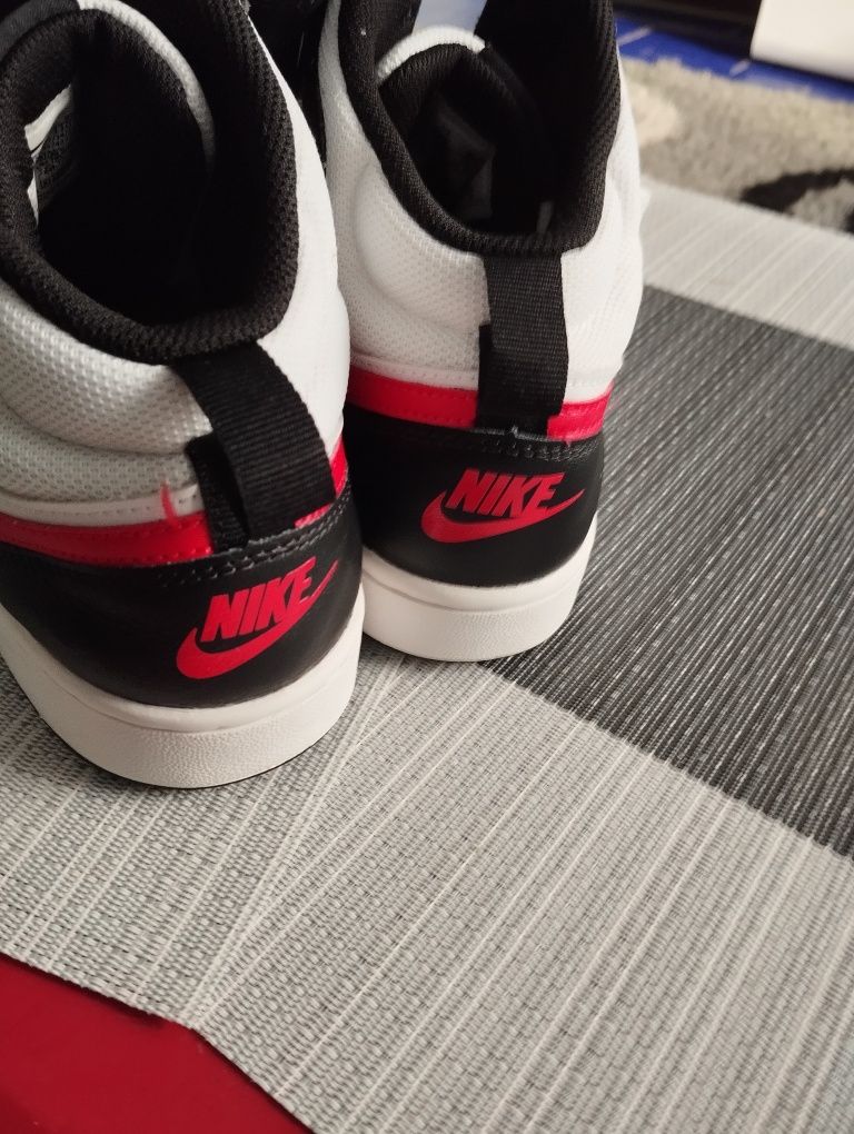 Ghete Nike 39 aproape noi