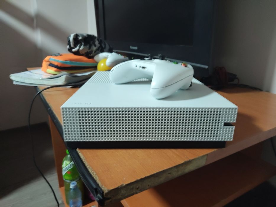 Vând Xbox one s 500gb