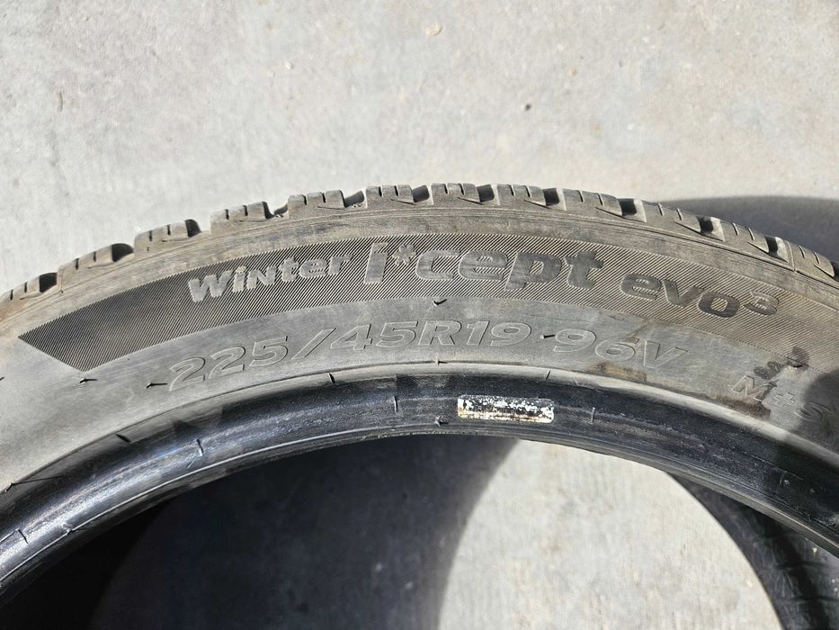 Зимни гуми  Hankook 225/45/19 dot 2622
