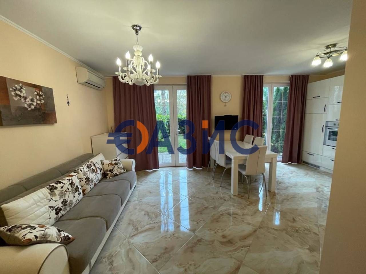 Продава се Тристаен апартамент в к.к. Слънчев бряг - 99 кв.м за 1717 €/кв.м - Снимка #3