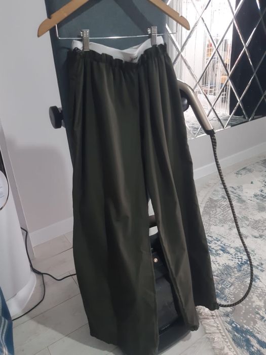 Көйлек, шалбар сатылады.