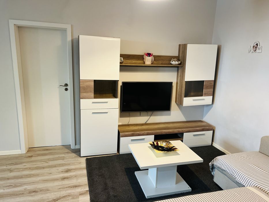 Proprietar , 3 cam complex Metropolitan Tower cu parcare privata.