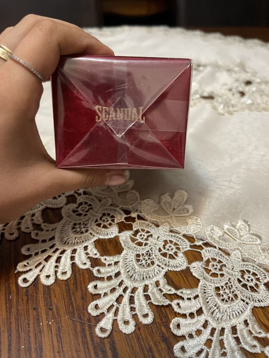 Vand parfum Jean Paul gaultier Scandal