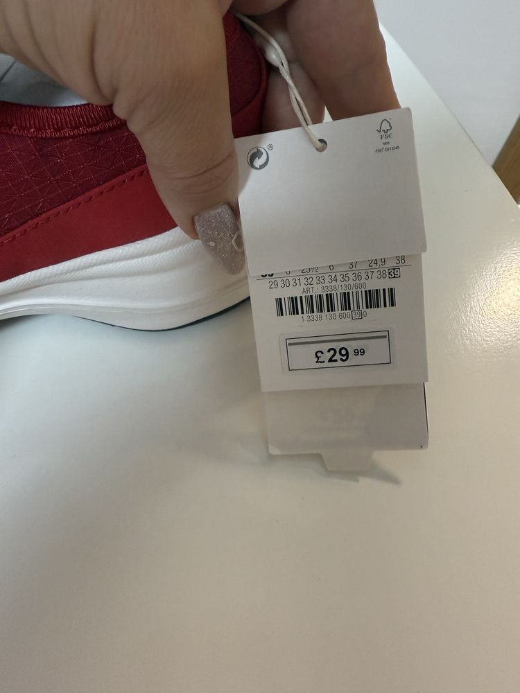 Нови маратонки от Zara