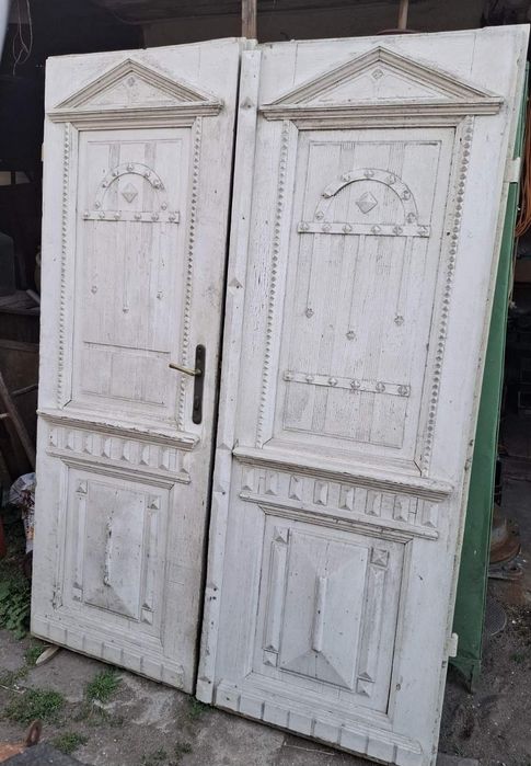 Usa dubla veche cu grilaj 2model