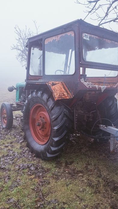 Vând tractor Zetor