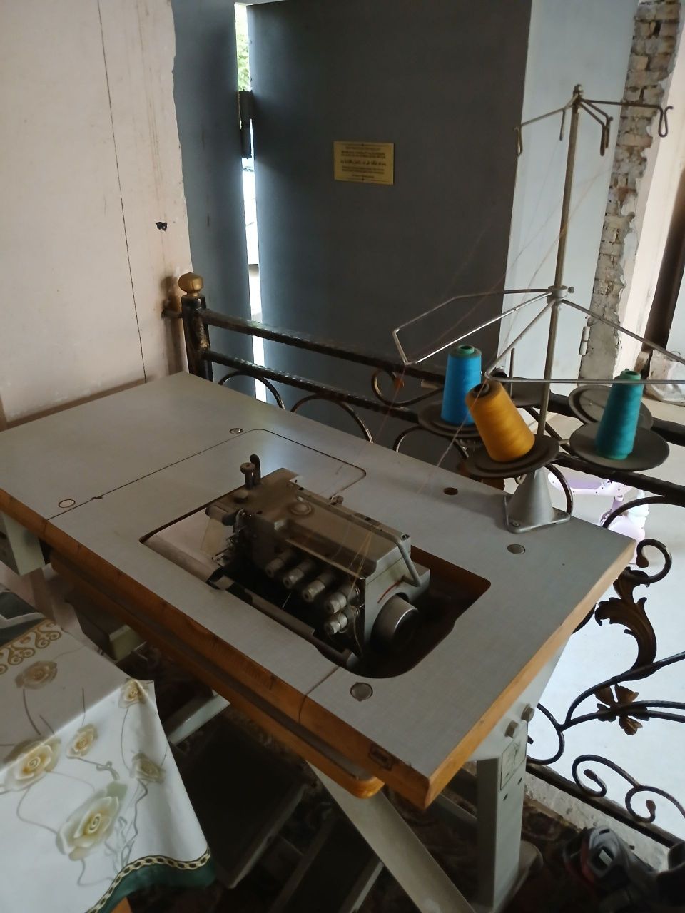 Tikadigan moshina sotiladi