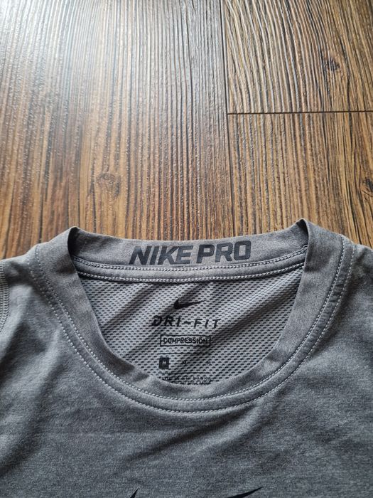 Страхотна мъжка спортна термо блуза NIKE размер  S