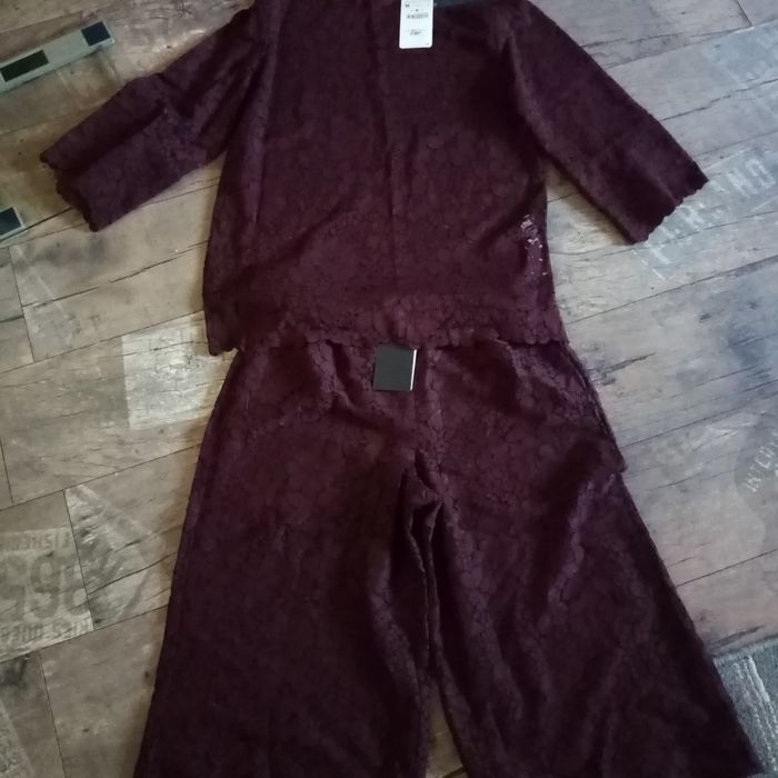 Compleu damă din dantela Zara.