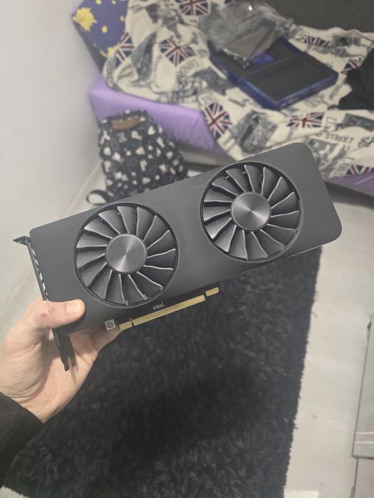 Vând sau schimb placă video Intel Arc A750 Limited Edition 8gb