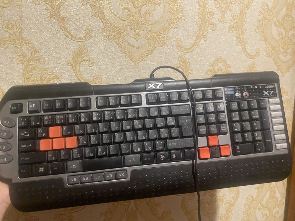 Продаю игровую клавиатуру
