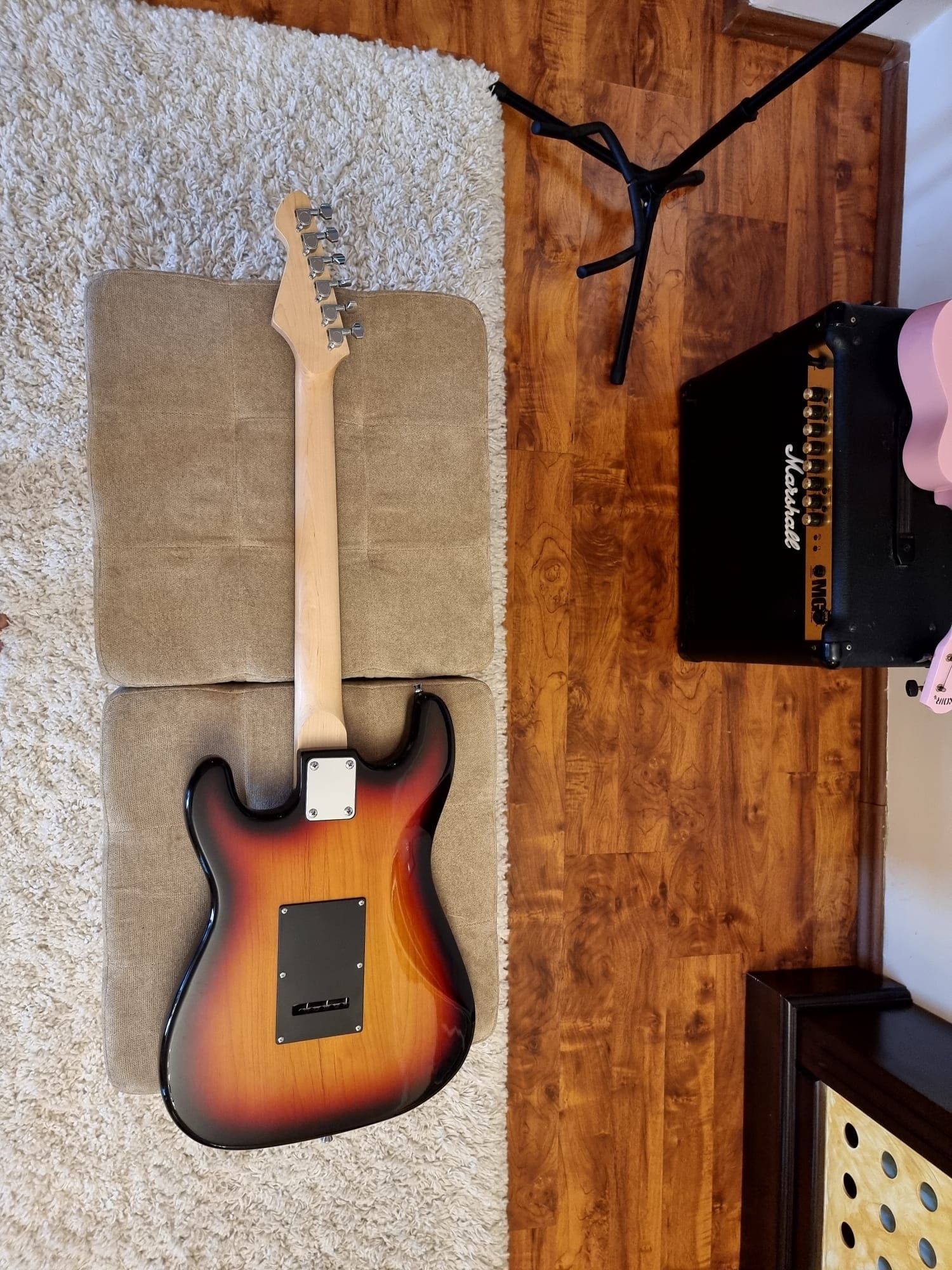 Chitara electrica Stratocaster Custom Shop cu multiple îmbunătățiri