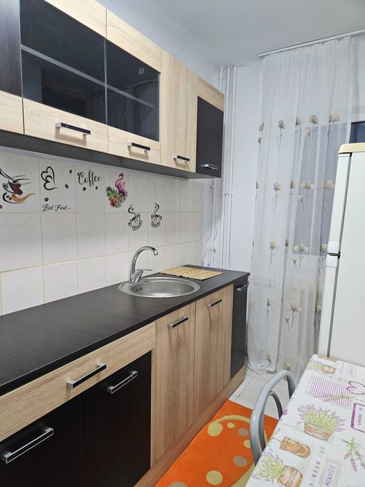 Închiriez garsoniera, zona Sărari, lângă Liceul Henri Coandă