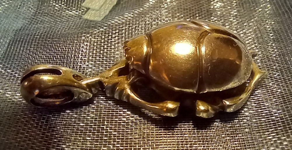 Сребърен мадальон скарабей