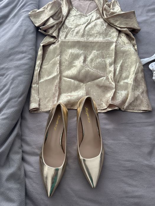 Vand pantofi noi marimea 38 aurii superbi toc mic
