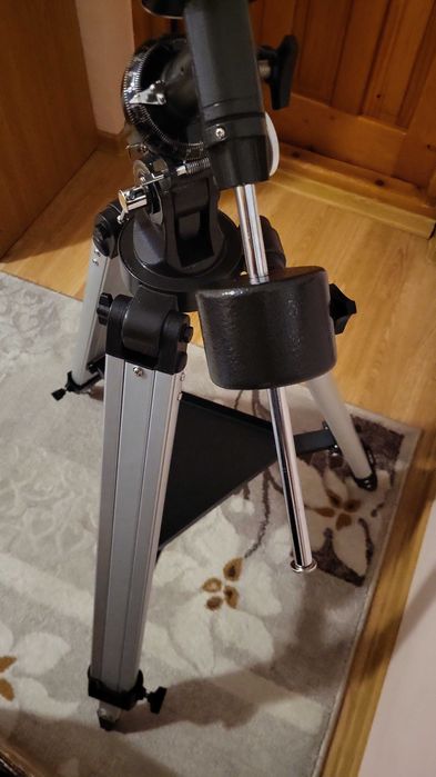 Vând montură ecuatorială eq2 skywatcher + motoraș pentru axa RA !