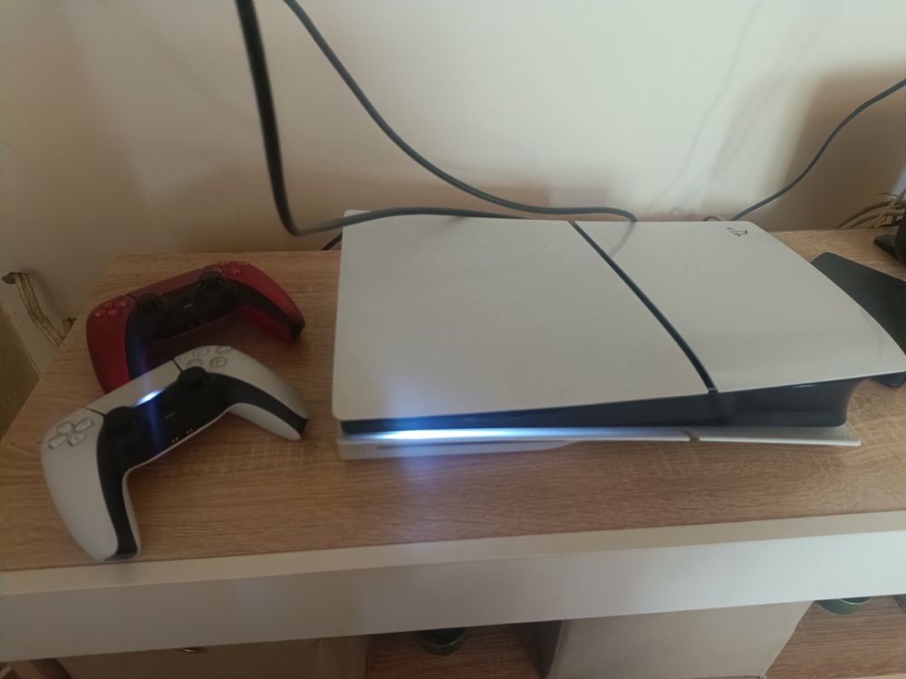 Нов playstation 5 с два джойстика и подарък игра
