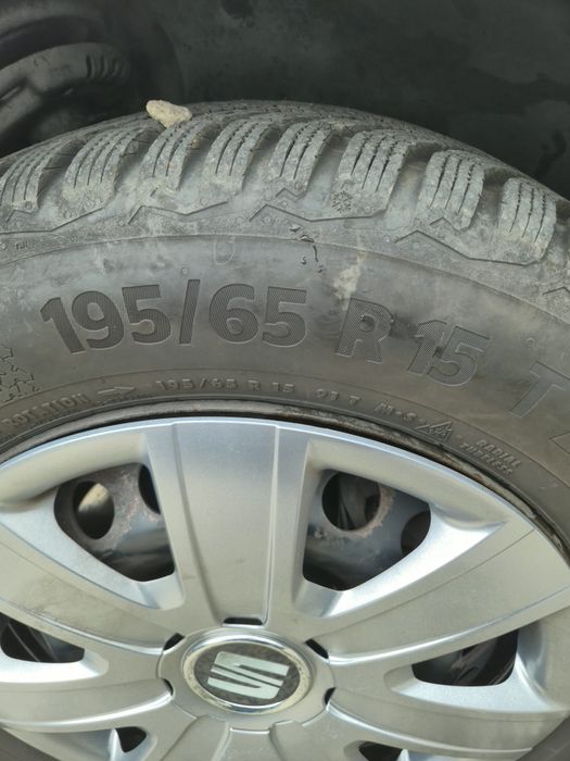 Vând sau schimb cauciucuri 195/65/R15 M+S și jante de tablă 5x112
