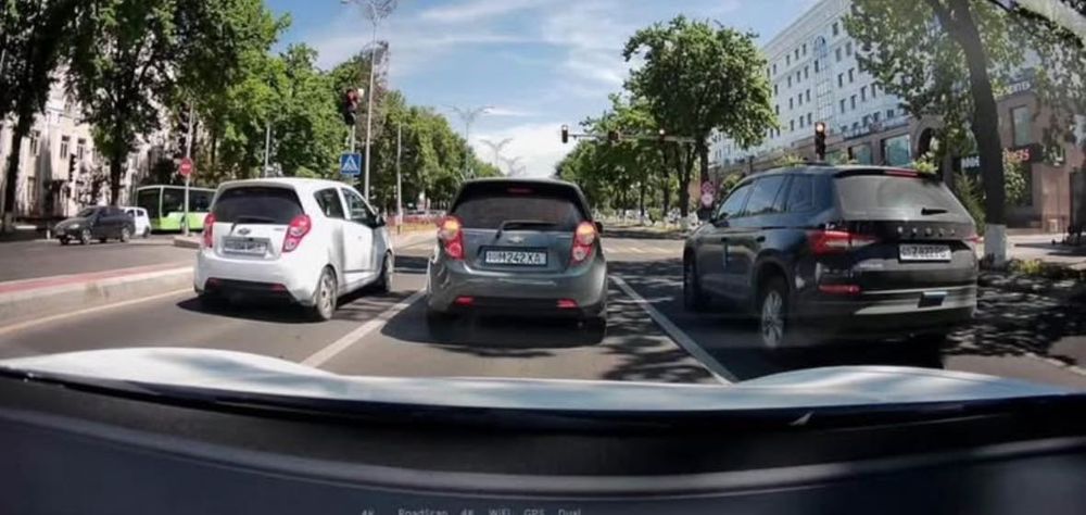 Camera auto 4k cu CarPlay și gps