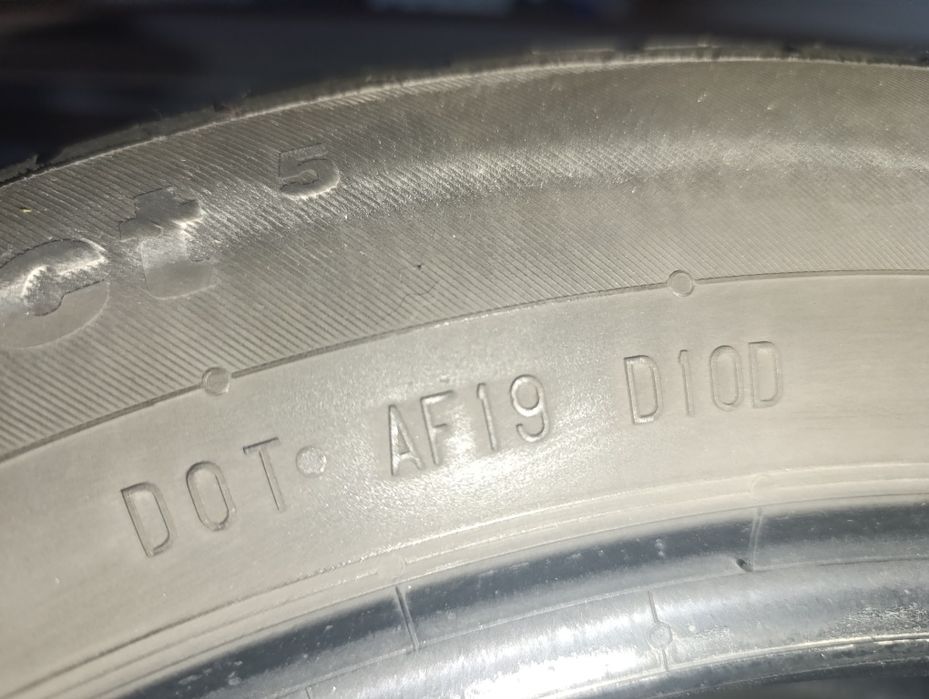 Vând sau schimb anvelope marca Continental