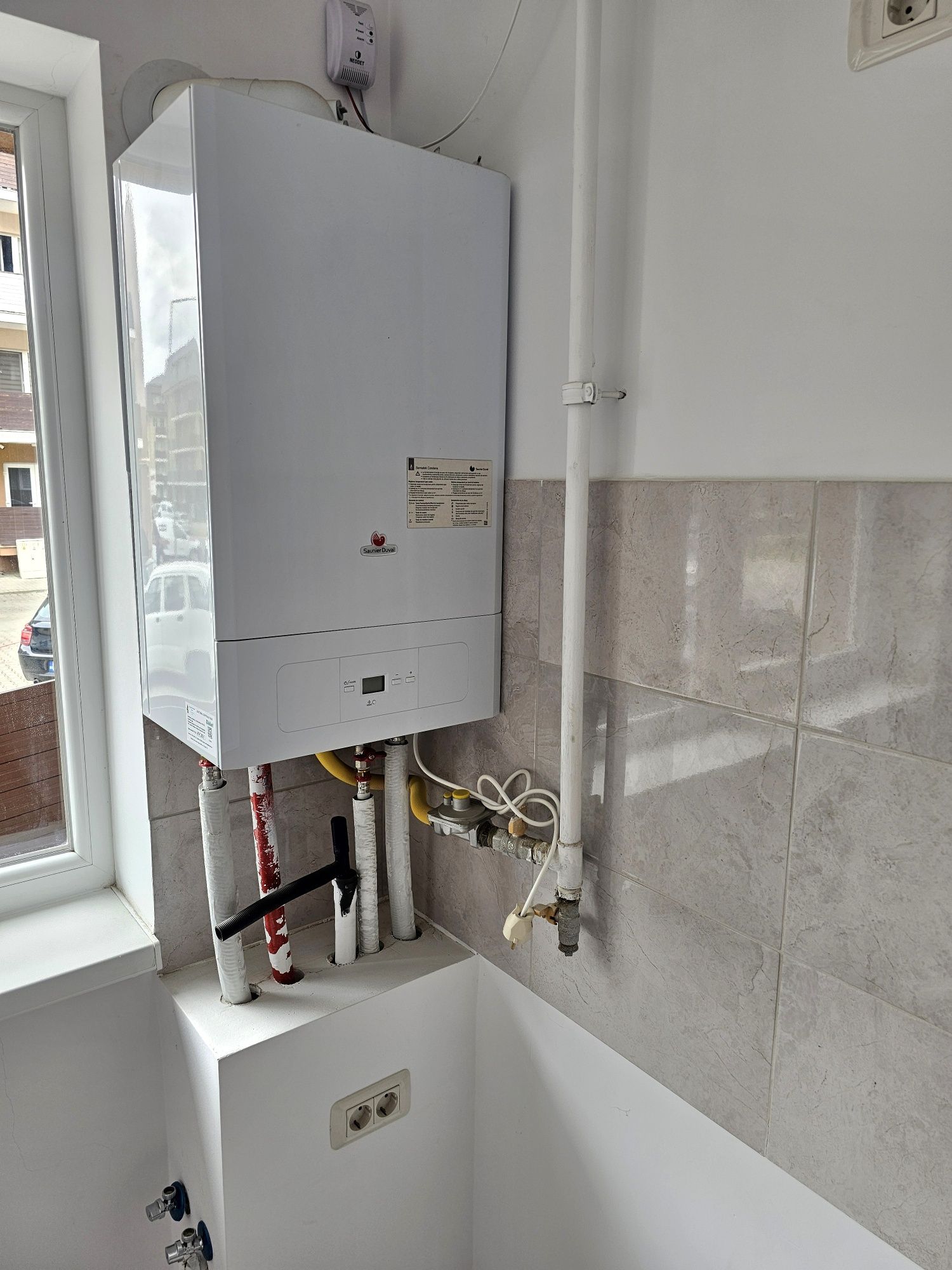2 camere decomandat + loc de parcare privat