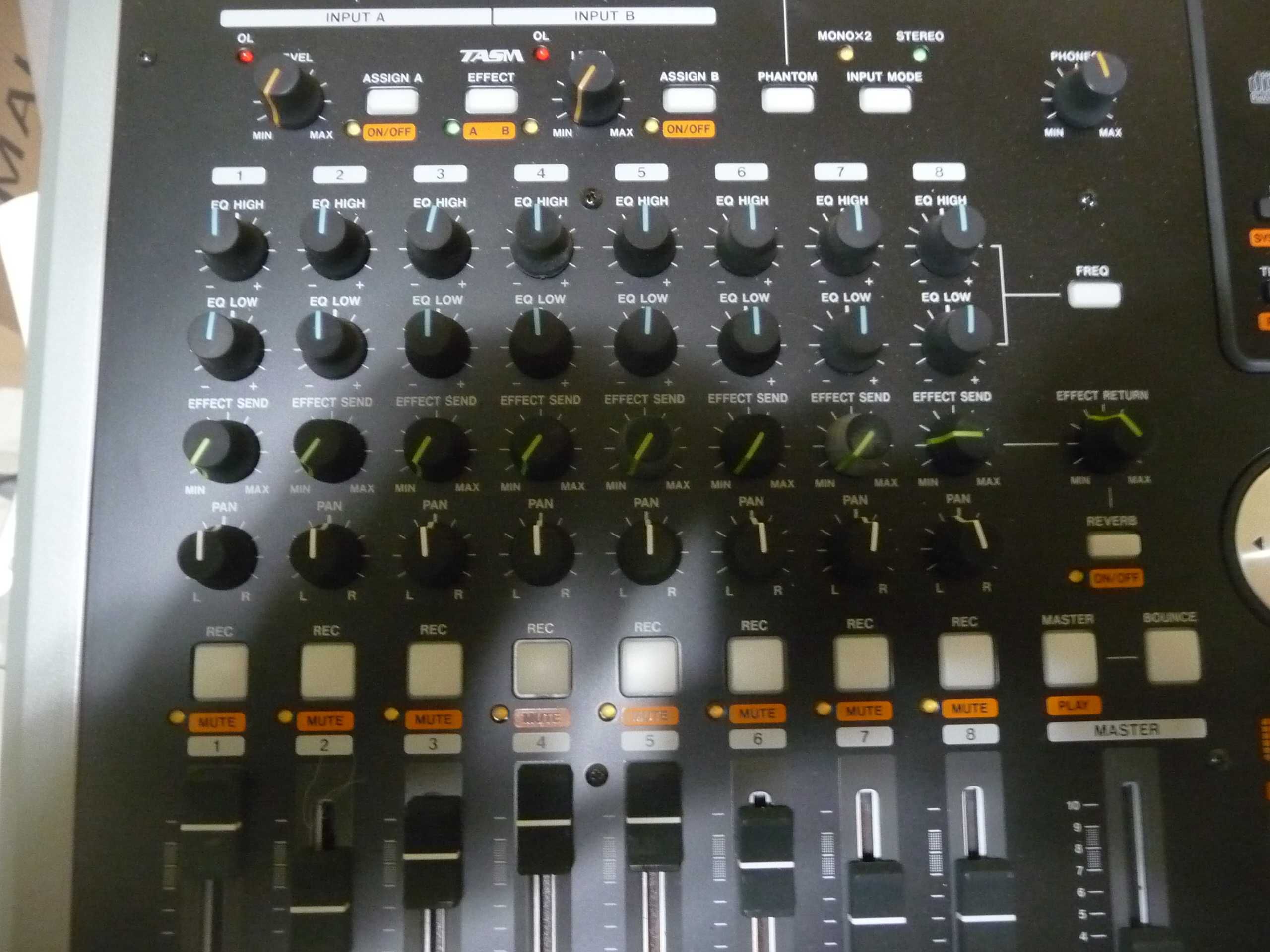 Studio audio portabil TASCAM DP-02 (nefolosit)